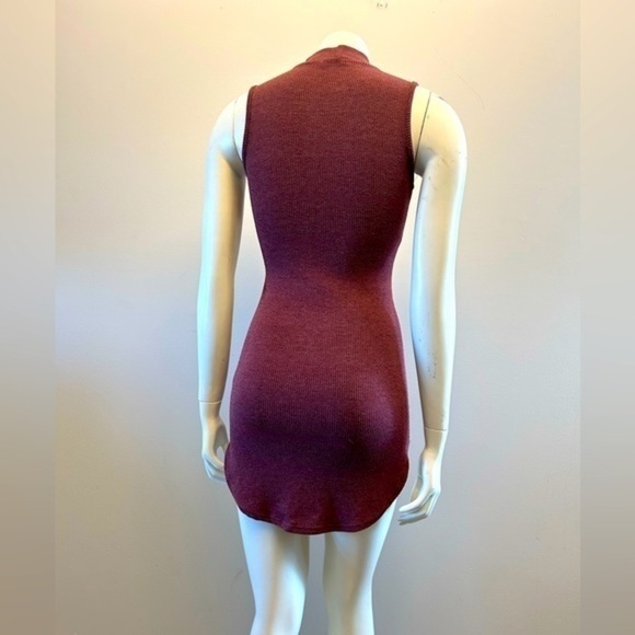 🛍️ 2/$12
FASHION NOVA fitted sleeveless tank style short dress. Euc. Stretch - Picture 6 of 7